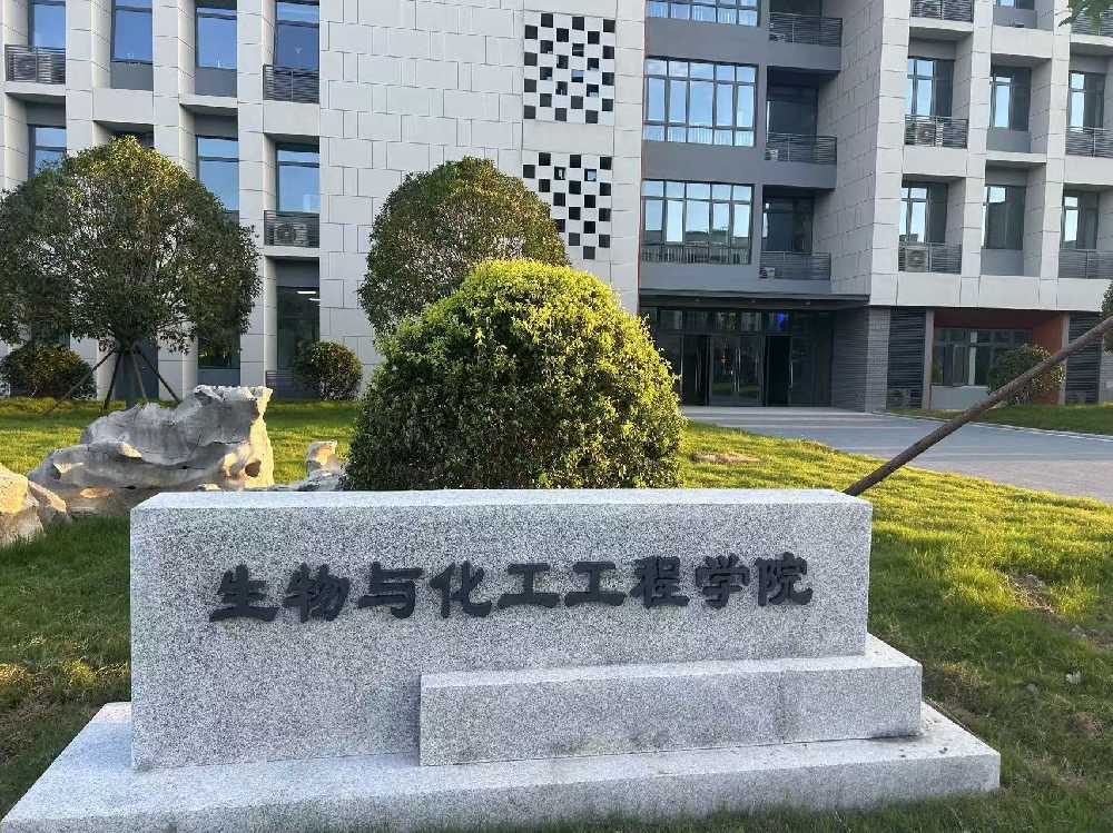 龙岩市扬州职业大学体育场高杆灯项目